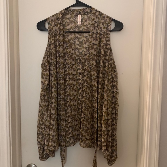 Open Shoulder Blouse - Picture 1 of 5